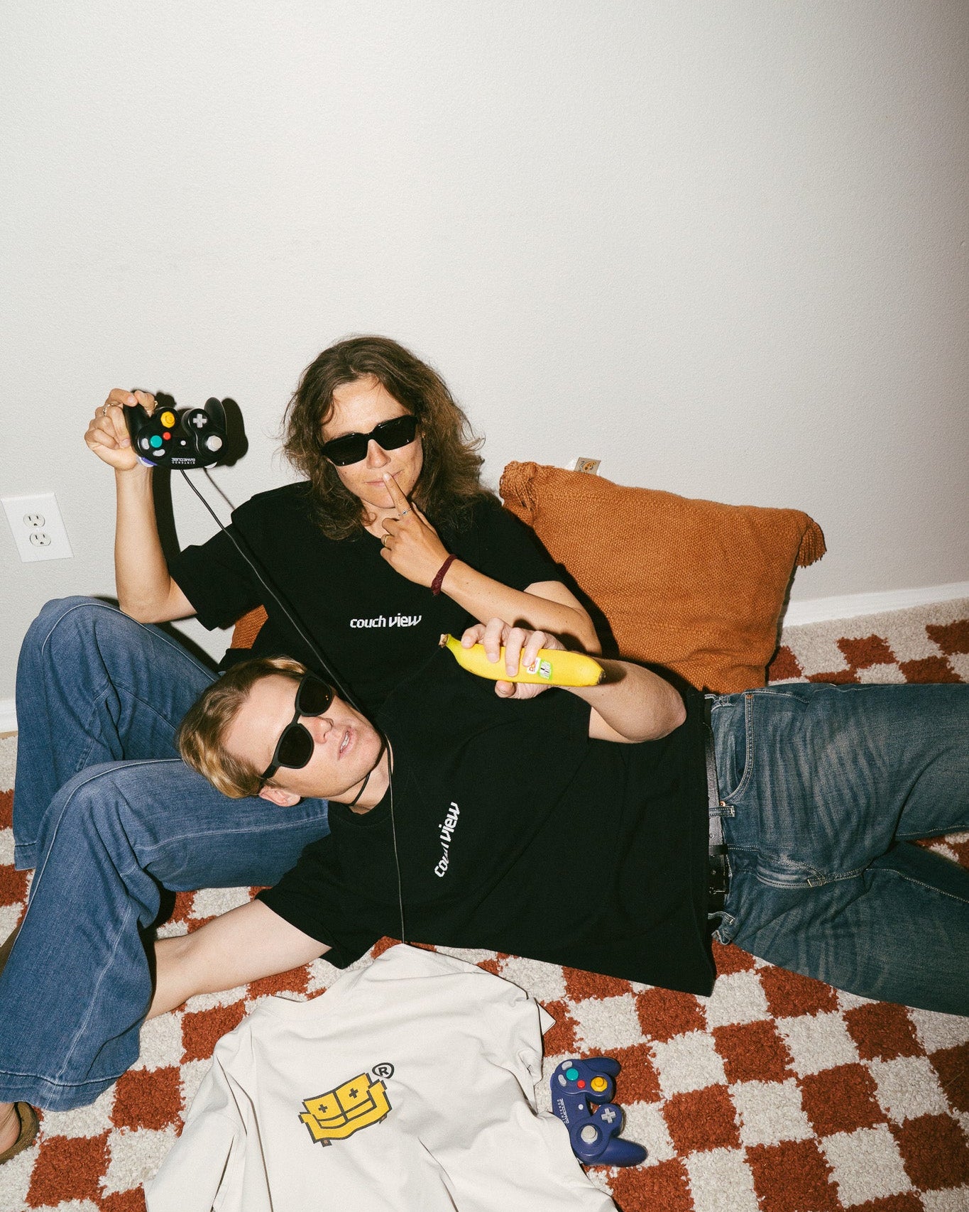 couch view essential tee
